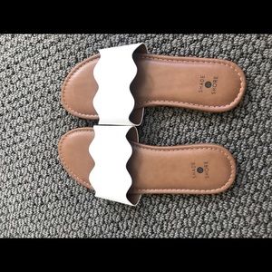 Women’s Kate Scalloped Slide Sandals